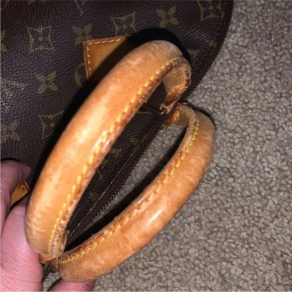 Louis Vuitton Alma Handbag - Picture 14 of 15